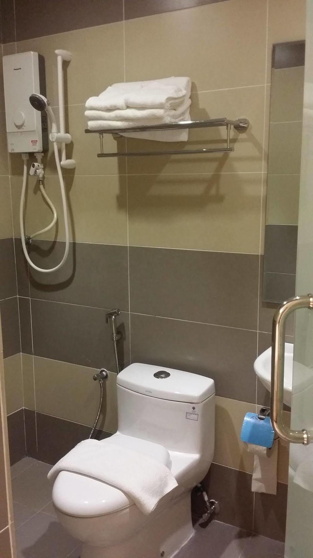 Aurora Hotel Malacca Екстер'єр фото