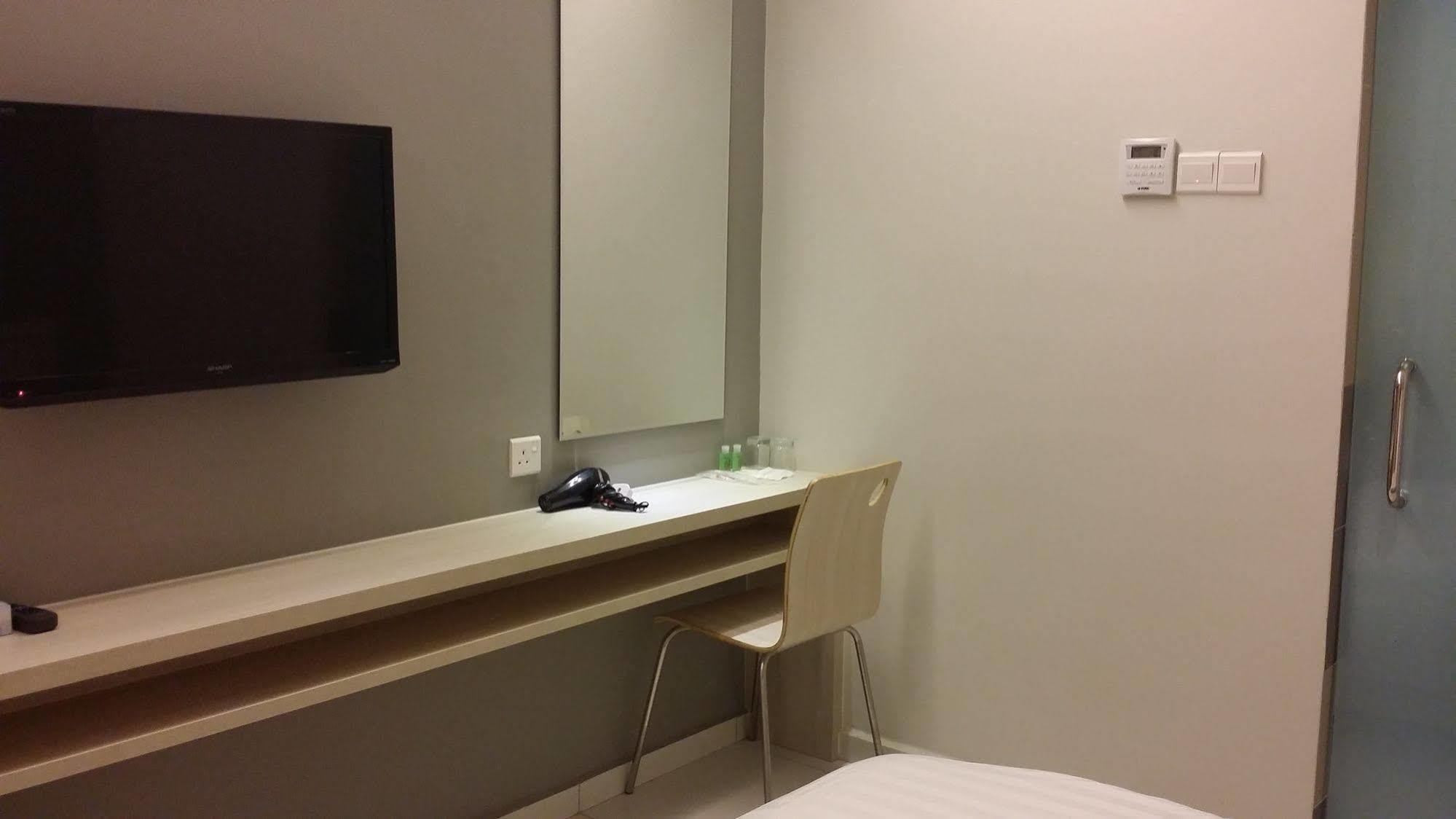 Aurora Hotel Malacca Екстер'єр фото